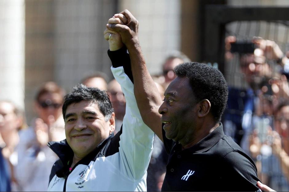 El futbolista brasile&ntilde;o record&oacute; emotivamente a Diego Maradona. (Foto: captura FB)