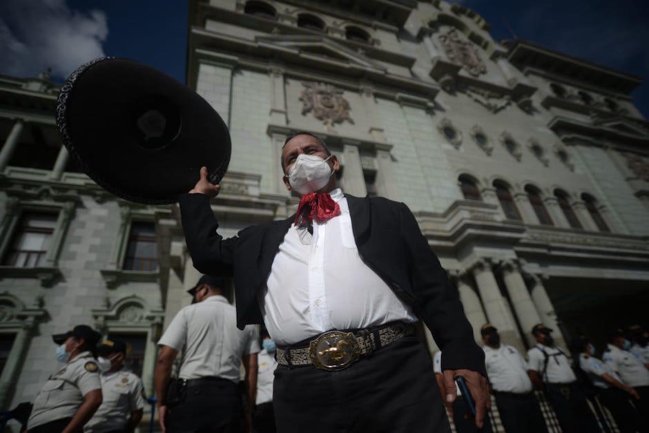 Andrés Azurdia es un guatemalteco que llegó desde Coatepeque para manifestar, este 5 de diciembre. (Foto: Wilder López/Soy502)