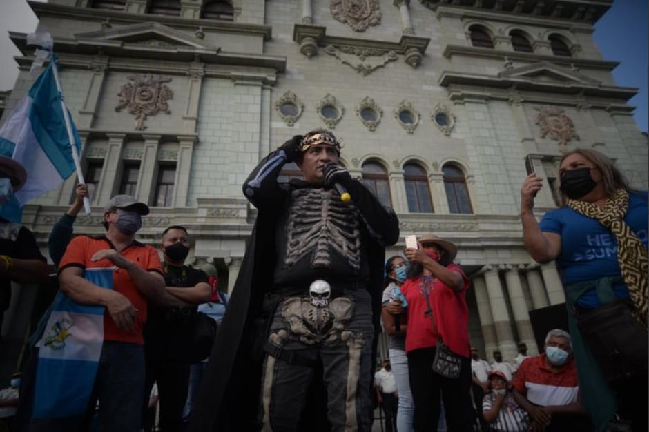 El Rey Feo de la Usac, 2006, San Pascual Bailondo, cuestiona por qu&eacute; el Centro de Gobierno no se cerr&oacute; inmediatamente. (Foto: Wilder L&oacute;pez/Soy502)