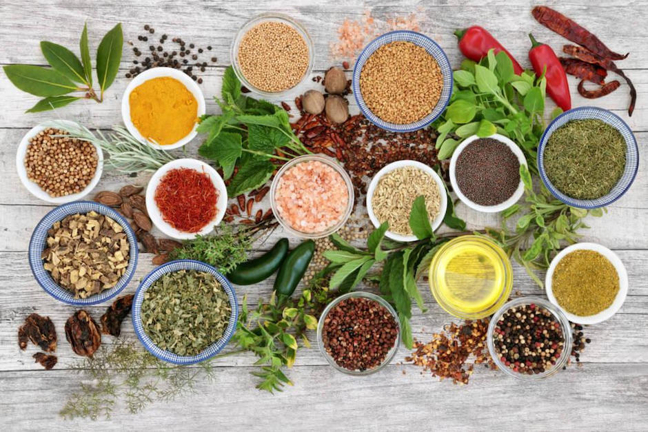 Existen varias opciones para reemplazar la sal de tus alimentos, de manera natural. (Foto: Shutterstock)
