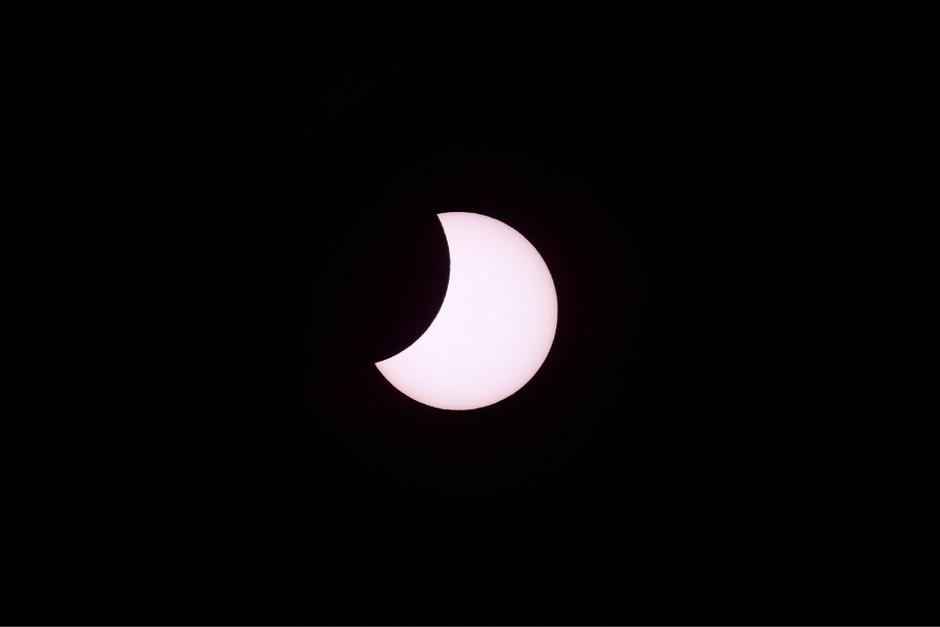 As&iacute; se observa el eclipse solar en Sudam&eacute;rica. (Foto: AFP)&nbsp;