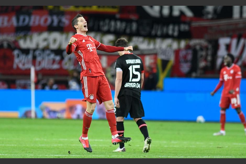 Robert Lewandowski celebra tras conseguir el gol de la victoria del Bayern Munich. (Foto: AFP)