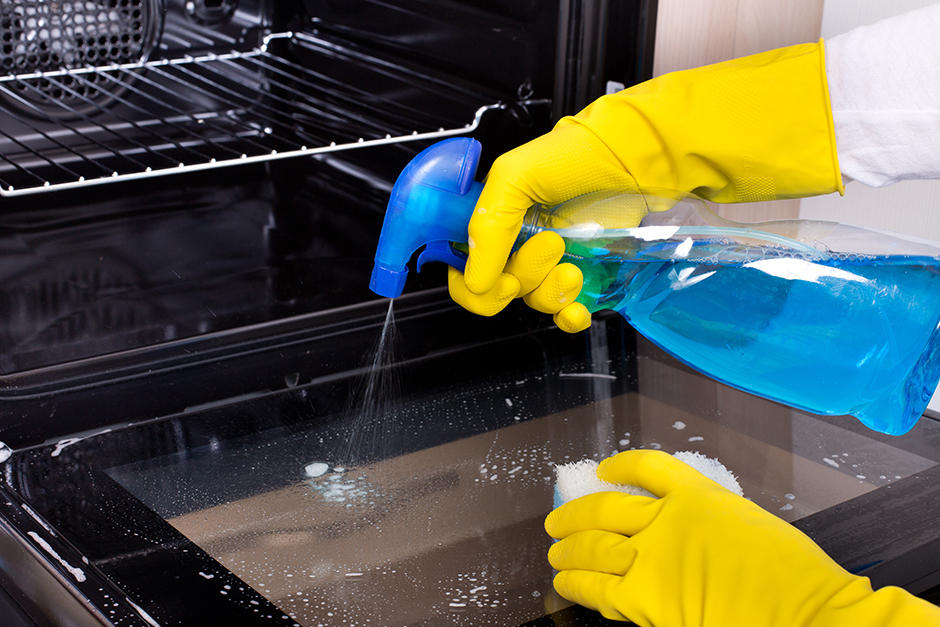 Así puedes eliminar las manchas del vidrio de la estufa. (Foto: Shutterstock)