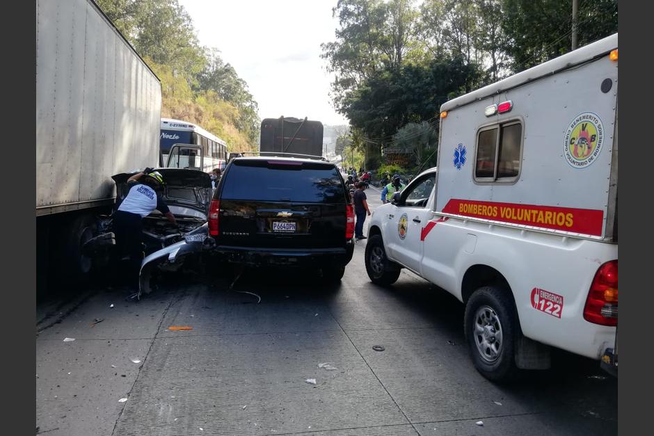 Siete veh&iacute;culos estuvieron involucrados en este percance. (Foto: Bomberos Voluntarios)