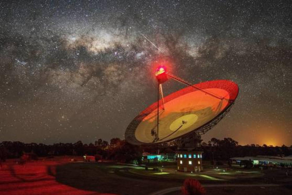 Radiotelescopio Parkes en Australia, que capta interferencias.&nbsp;Foto: CSIRO/A. Cherney)