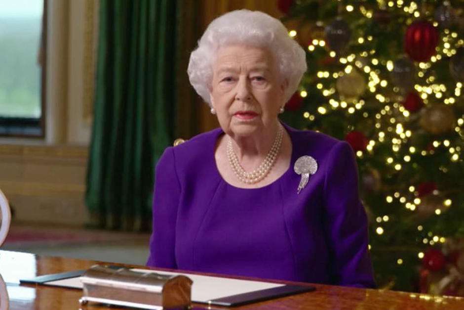 La Reina Isabel II emitió un mensaje lleno de esperanza tras un año muy difícil. (Captura Video)