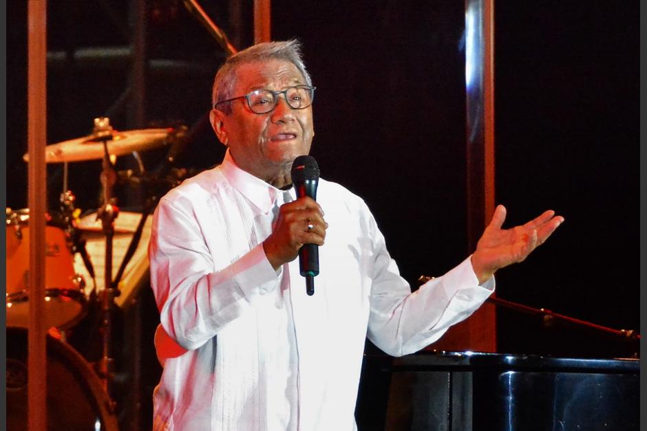 El cantautor mexicano falleci&oacute; este lunes 28 de diciembre a los 85 a&ntilde;os por complicaciones derivadas del Covid-19. (Foto: AFP)&nbsp;