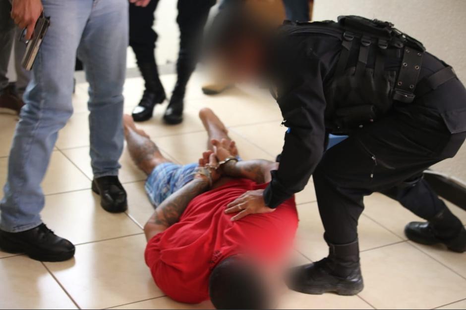 El trabajo de investigaci&oacute;n de la PNC permiti&oacute; la captura del presunto pandillero. (Foto: Mingob)&nbsp;