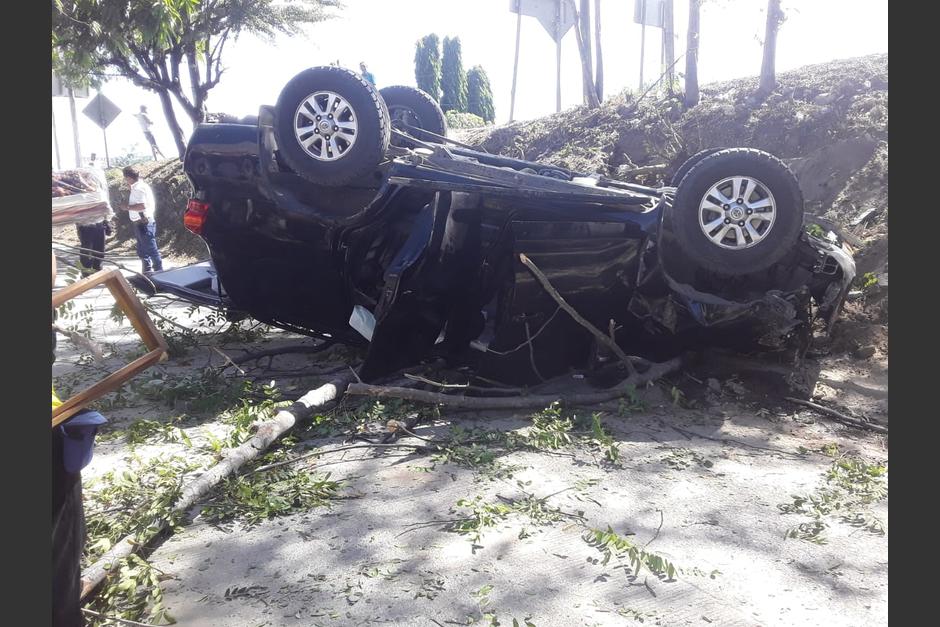 Dos veh&iacute;culos impactaron en la ruta que conduce al Atl&aacute;ntico. (Foto: Bomberos Municipales Departamentales)