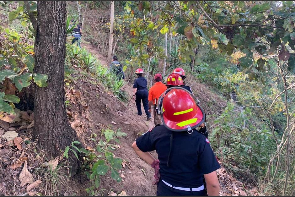 Equipos de la PNC y los Bomberos Municipales han hecho b&uacute;squedas para hallar a dos ni&ntilde;as desaparecidas. (Foto: Bomberos Municipales Mixco)