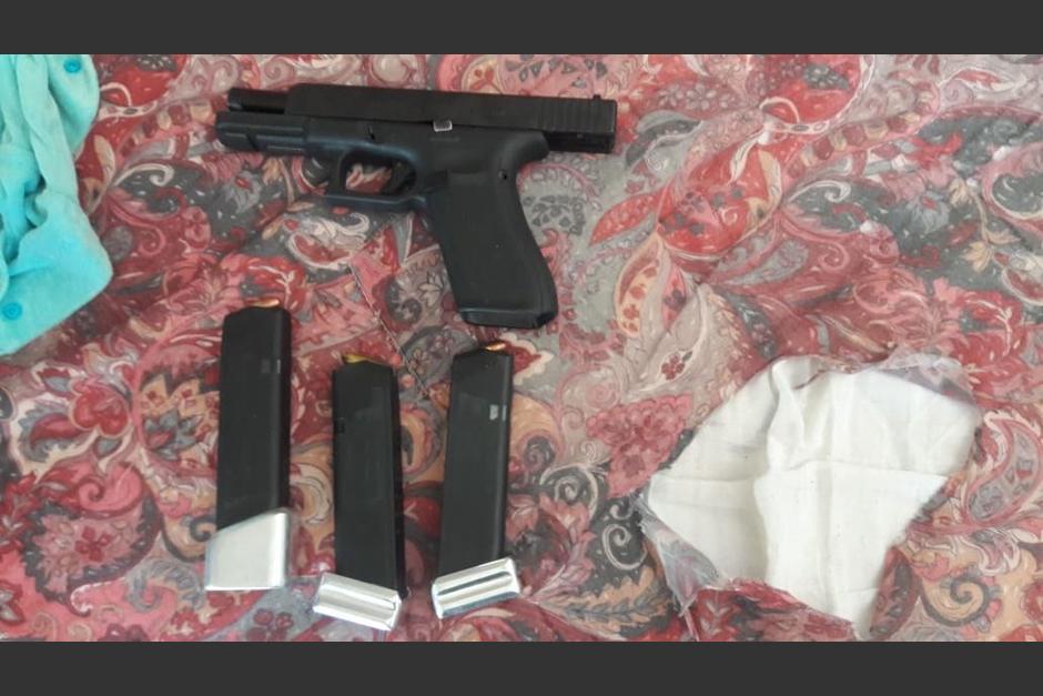 El Ministerio Público encontró el arma de fuego, tolvas y municiones en la casa donde se realizó el allanamiento. (Foto: MP)