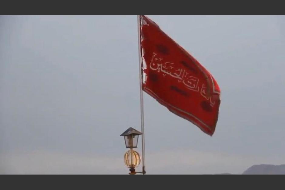 Iran&iacute;s izaron una bandera roja en s&iacute;mbolo de guerra. (Foto: El Siglo Torre&oacute;n)