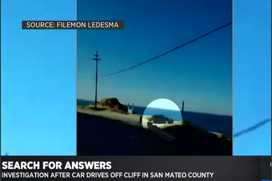 El carro sale a toda velocidad hacia el acantilado y el momento quedó registrado en video. (Captura Video)