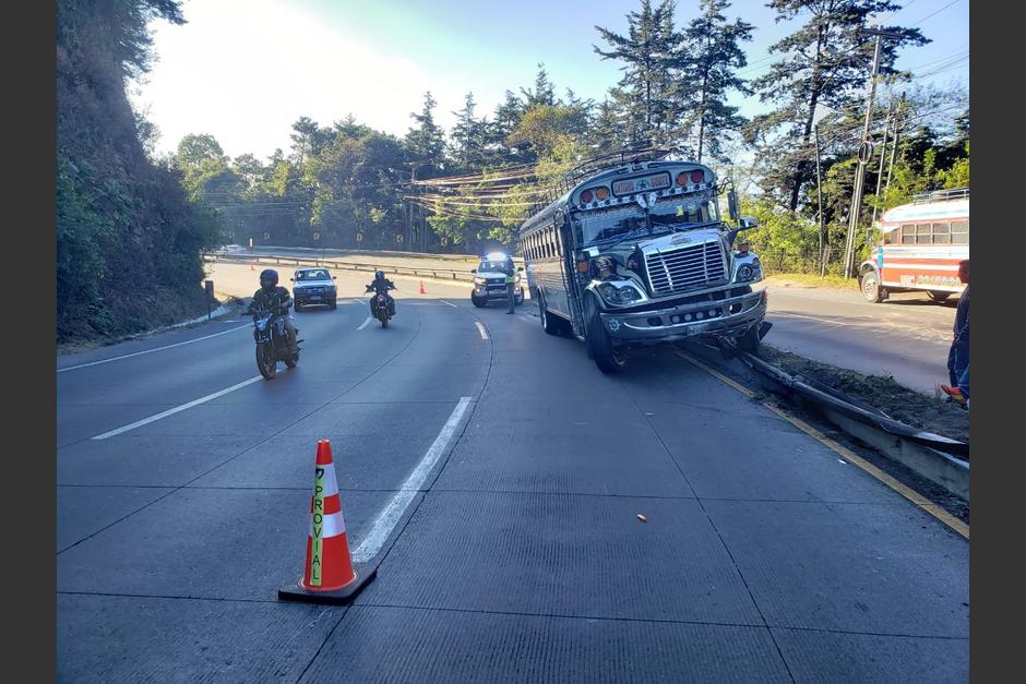 El bus se desplazaba hacia el occidente y complicó la movilidad en una zona peligrosa de la ruta. (Foto: Provial)