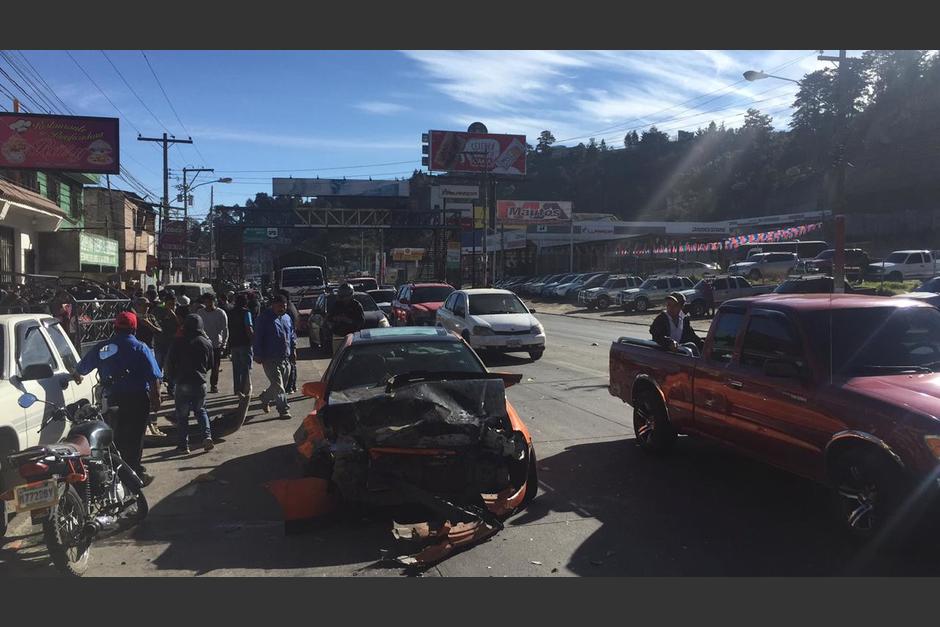 El accidente dej&oacute; tres personas heridas. (Foto: Kevin Galindo/Twitter)&nbsp;