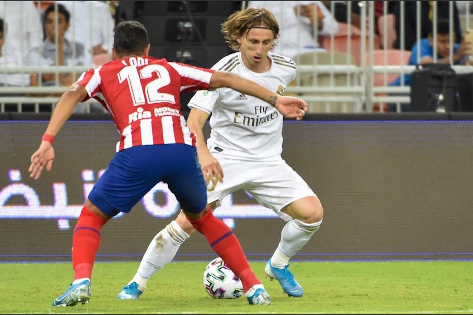 Luka Modric durante una acci&oacute;n del juego. (Foto: AFP)