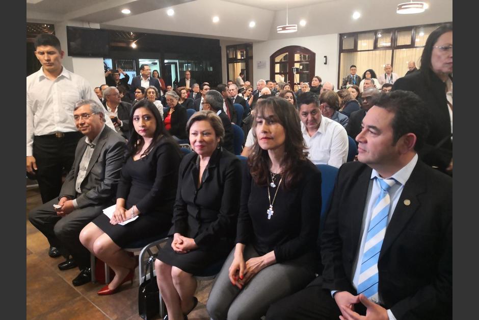 Los exmandatarios corrieron para intentar llegar al Parlacen.&nbsp;(Foto: José Miguel Castañeda/Soy502)&nbsp;