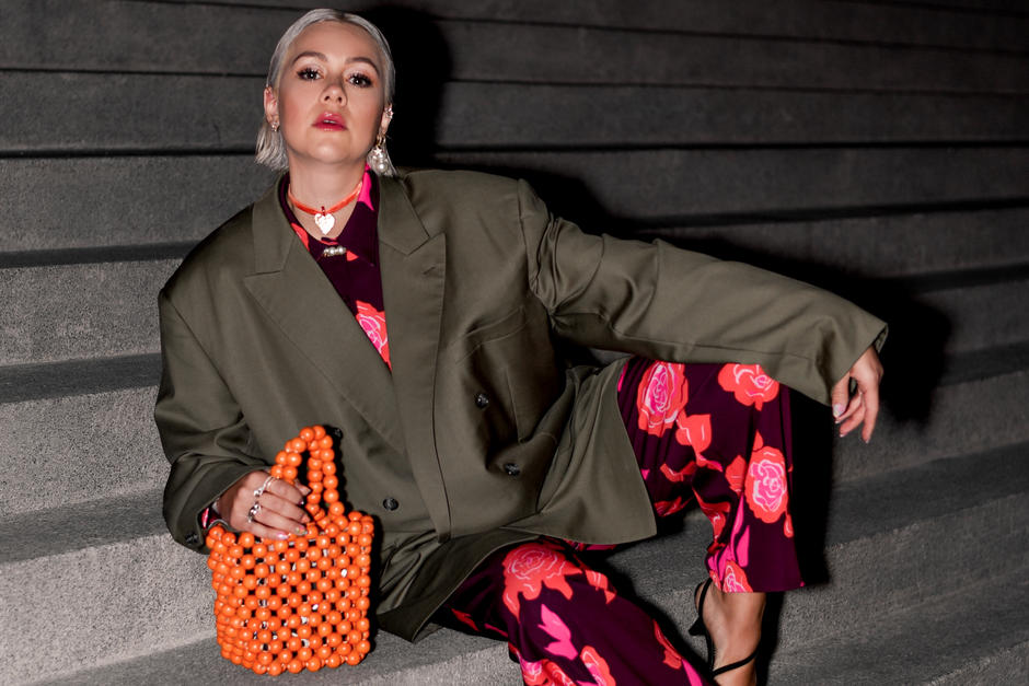 Majo Enriquez lanzó una línea de bolsos en colaboración con la marca mexicana Santo Remedio. (Foto: Majo Enriquez oficial)&nbsp;