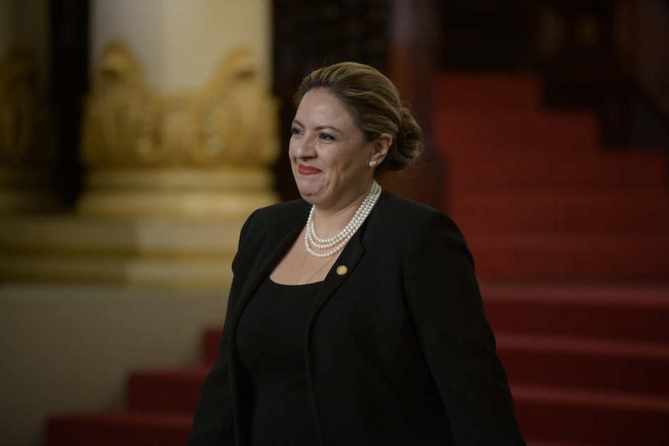 La excanciller Sandra Jovel habría "simulado" hacer entrega de su cargo. (Foto: Archivo/Soy502)