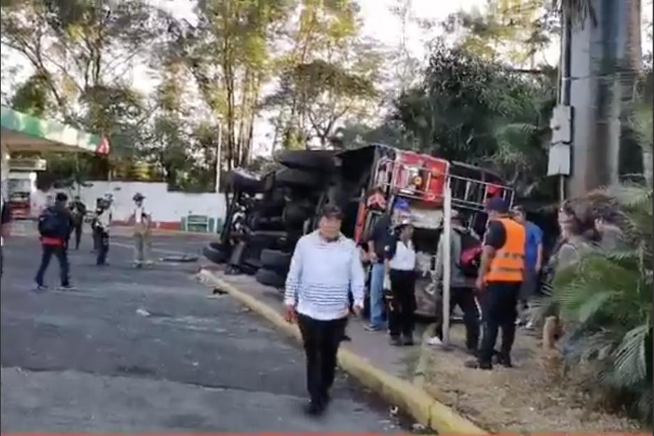 El bus volcó. (Foto:captura de pantalla)