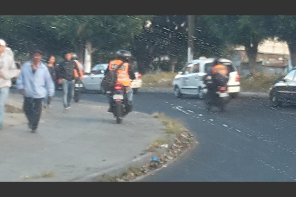 Un grupo de motoristas fue multado por circular sobre la banqueta. (Foto: Archivo/Soy502)&nbsp;