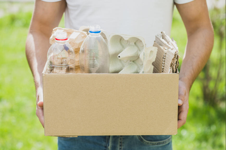 Recuerda que cada material debe ir separado, limpio y en orden para que la separaci&oacute;n sea eficaz. (Foto: Freepik)