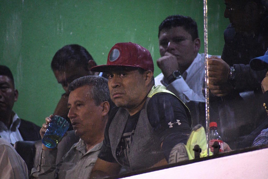 El alcalde Neto Bran llegó al encuentro entre Mixco y Municipal. (Foto: Rudy Martínez/Soy502)