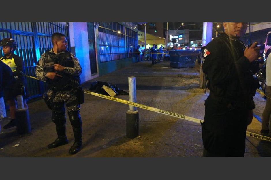 Un joven fue asesinado a sangre fría cuando caminaba por una calle concurrida en Panamá. (Foto: Mi Diario)