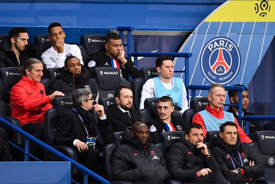 El joven jugador salió molesto por lo que recibió un regaño por parte de su entrenador. (Foto: AFP)