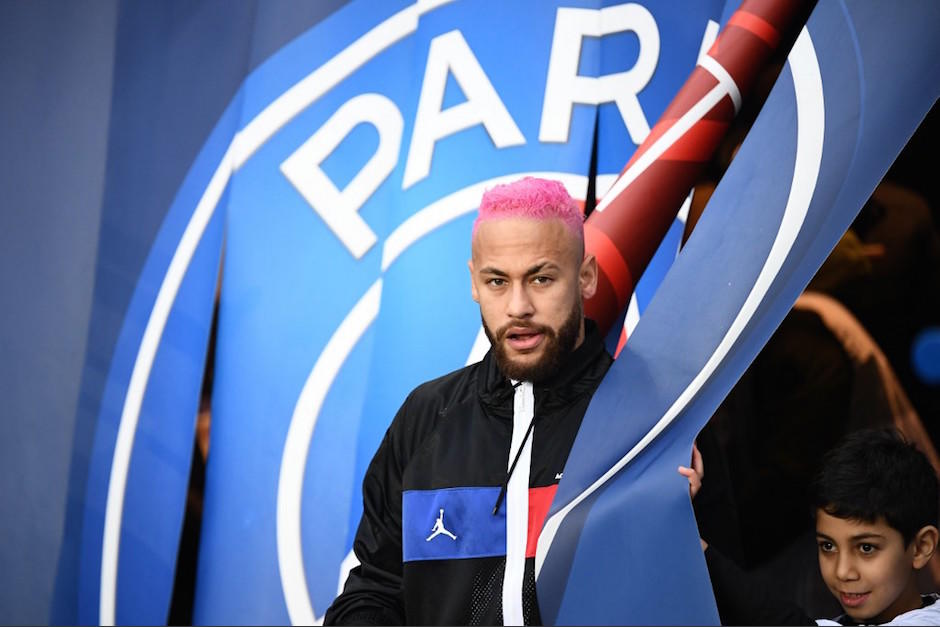 Neymar al momento de ingresar al Parque de los Príncipes. (Foto: AFP)