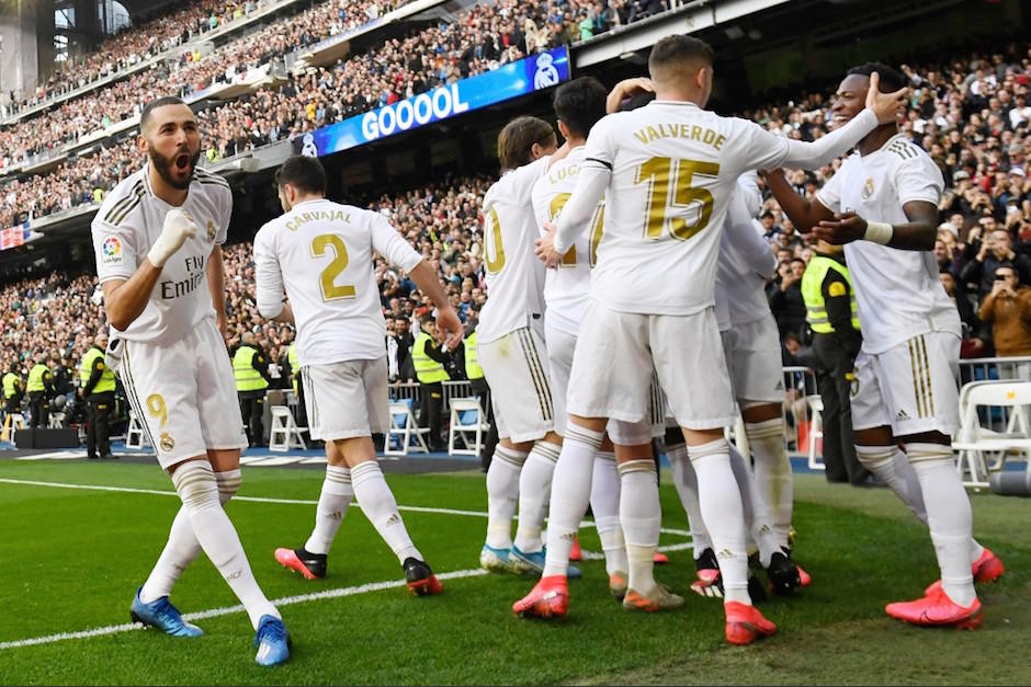 El grito de gol de Karim Benzema en el estadio Santiago Bernabéu. (Foto: AFP)