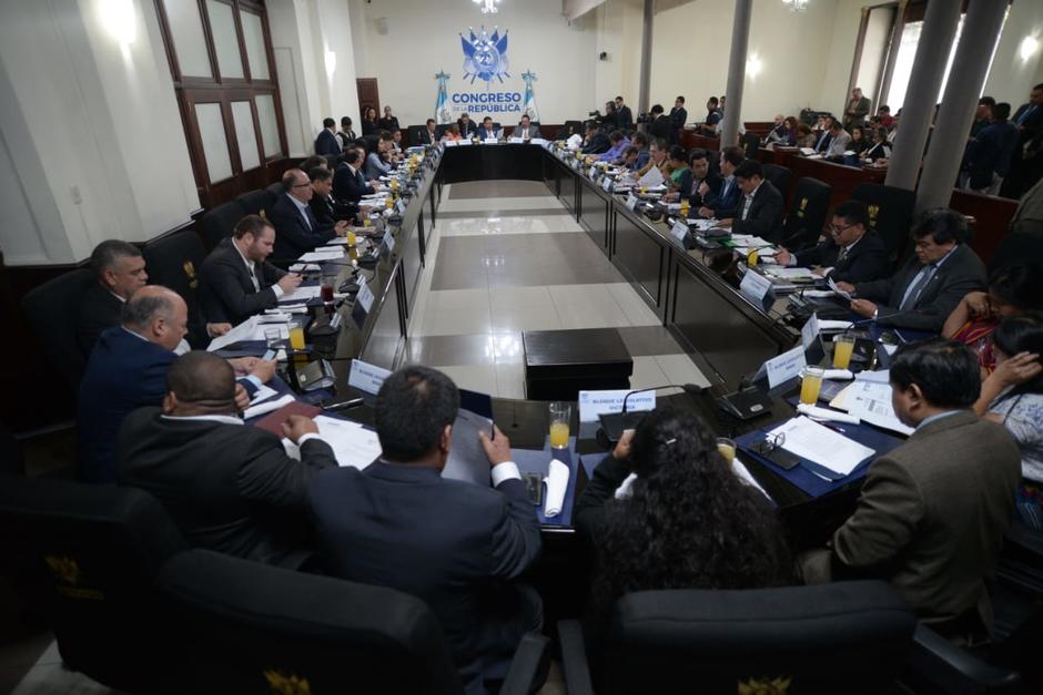 Los diputados tiene varios beneficios, entre los que se incluye seguro de vida, celular, tablet y trabajadores a su disposición. (Foto: Wilder López/Soy502)