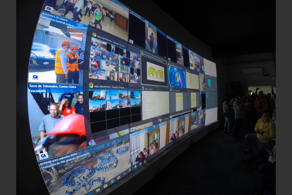 El Cuarto de Monitoreo C4 fue el lugar donde se recibi&oacute; la informaci&oacute;n del simulacro en la Municipalidad. (Foto: Fredy Hern&aacute;ndez/Soy502)