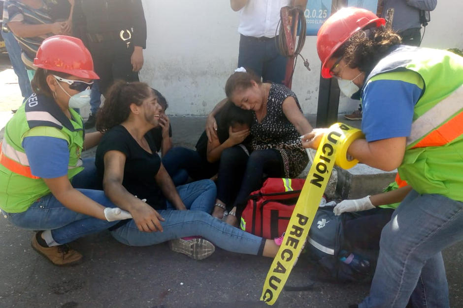 Cientos de miles de personas participan en el "macro simulacro" de terremoto este 4 de febrero. (Foto: Conred)