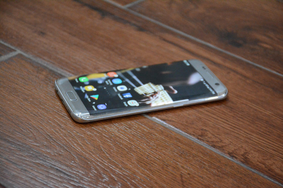 Una mujer sufri&oacute; un accidente terrible y tuvo que usar los dedos de sus pies para marcar al 911. (Imagen con fines ilustrativos. Foto: Pexels)