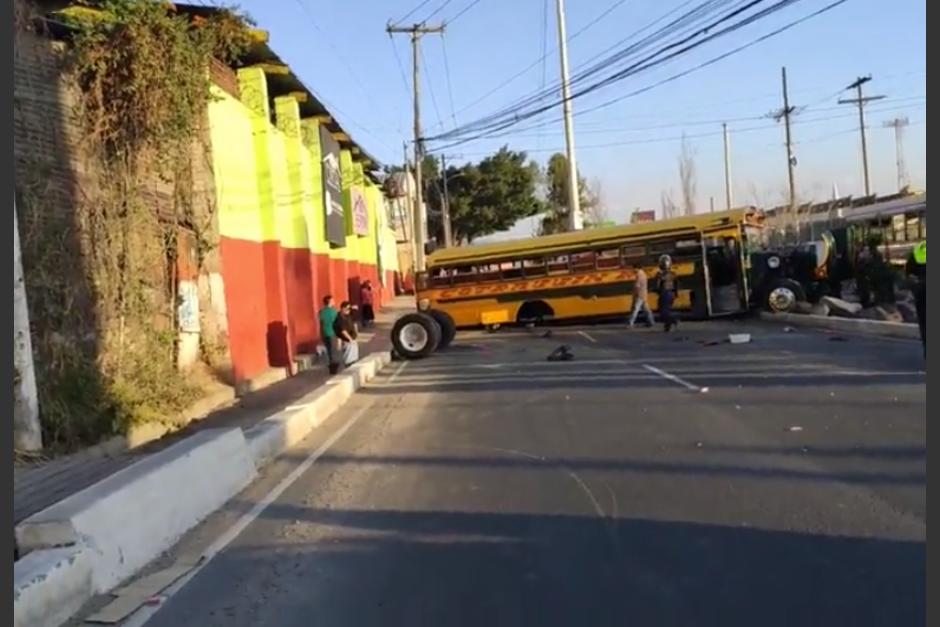 Bus de los transportes Cotrauvin sufrió un percance y perdió el tren trasero de unidad. (Foto: Captura de video) 