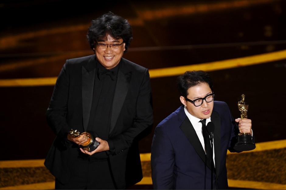El surcoreano tambi&eacute;n se llev&oacute; el Oscar a mejor director por "Par&aacute;sitos". (Foto: AFP)&nbsp;&nbsp;