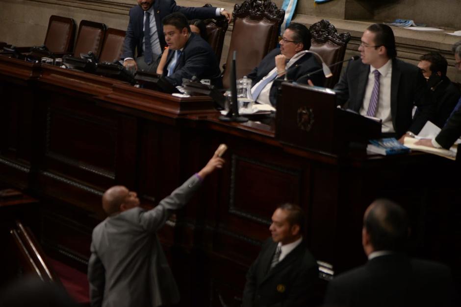 El dinero estaba tirado en el centro del hemiciclo. (Foto: Wilder López/Soy502)