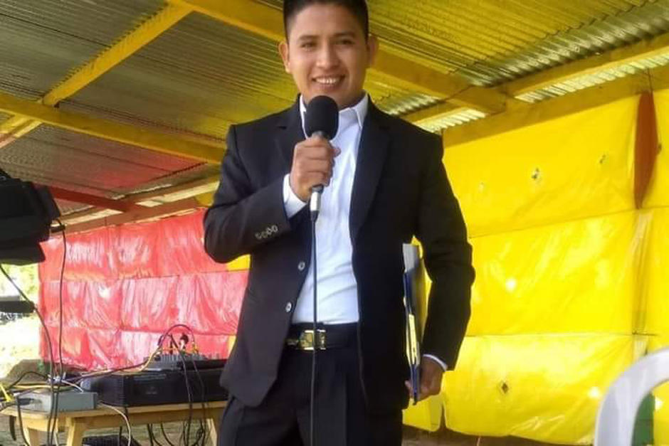 Personalidades de noticieros deportivos como André Marín y Jorge Ramos reconocieron el talento del narrador guatemalteco Federico Choc Pec, quien se hizo viral en las redes sociales. (Foto: Soy502)