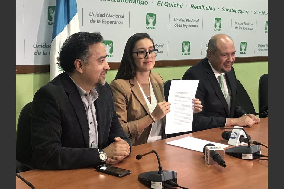 Diputados de la UNE accionaron contra Ley que fiscalizar&iacute;a a las ONG. (Foto: Twitte/KarinaPaz)