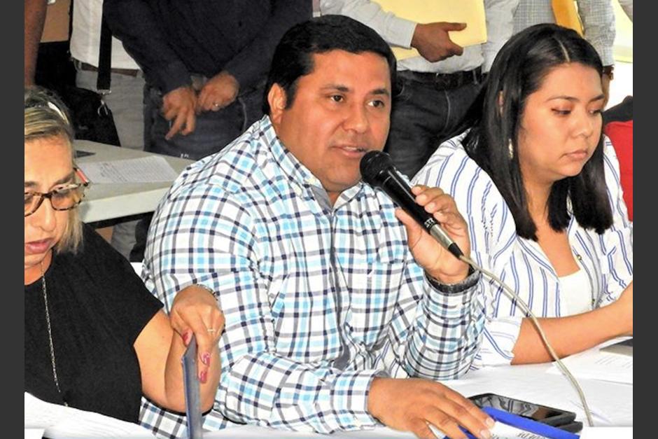 Jorge Segura fue destituido de su cargo como Gobernador de Escuintla por haber filtrado que se establecer&iacute;a Estado de Prevenci&oacute;n en ese departamento. (Foto: Facebook)