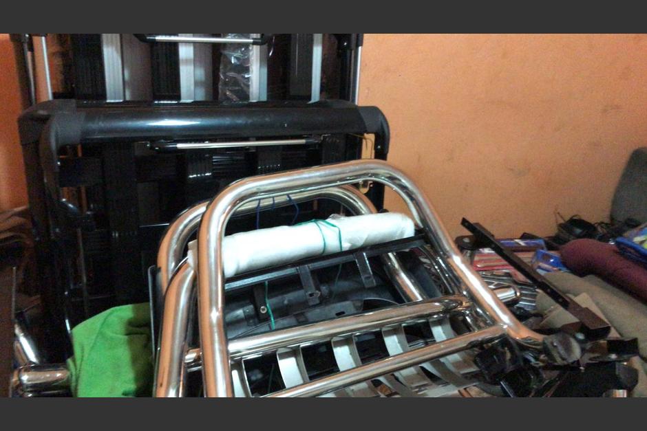 Los artículos habrían sido robados el jueves en una venta de repuestos. (Foto: PNC)