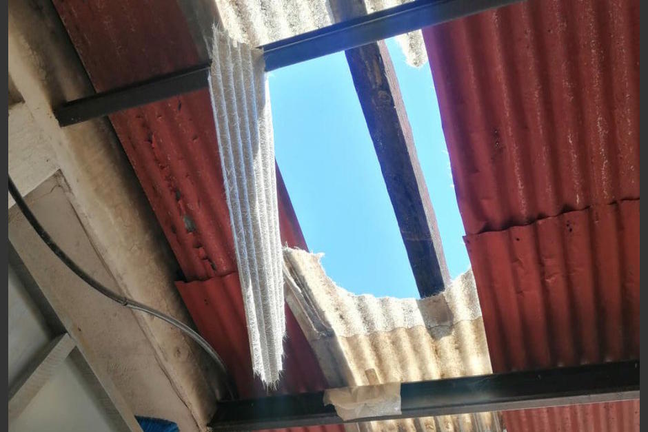 Los bomberos intenaron auxiliar al anciano, pero murió de inmediato por la gravedad de las heridas. (Foto: Bomberos Municipales Departamentales)