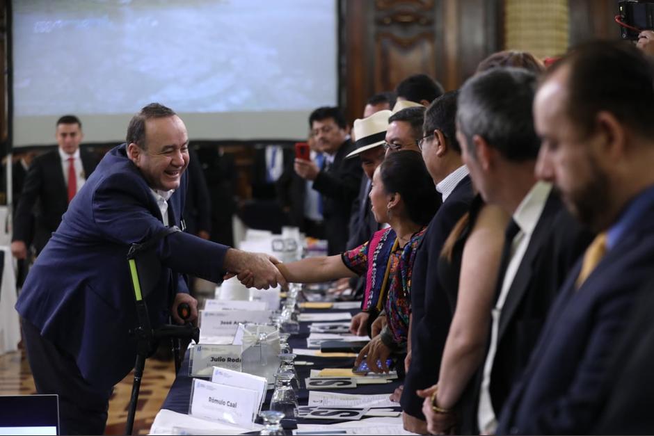 El presidente Alejandro Giammattei llegó este lunes a Quetzaltenango donde se llevará a cabo el primer Gabinete Móvil. (Foto: AGN)
