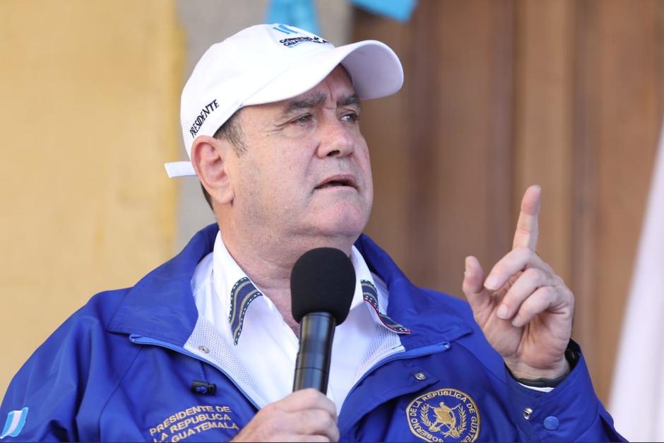 El presidente Alejandro Giammattei inauguró el Plan de Becas en Quetzaltenango. (Foto: SCSP)