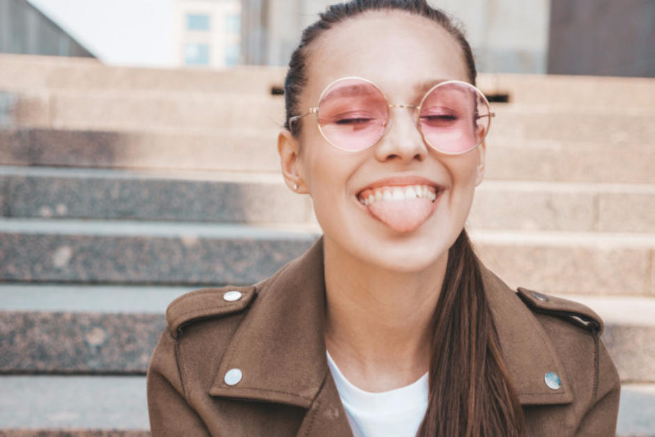El limpiador de lengua es una buena elección para la salud bucal. (Foto: Freepik)