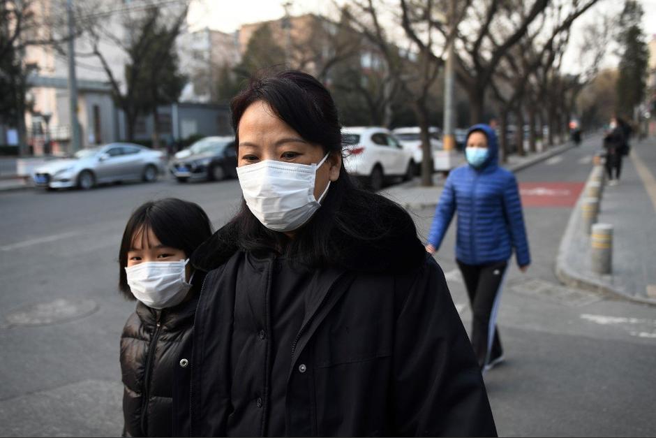El mundo se encuentra en alerta sanitaria por la propagación del temible "coronavirus" que ha dejado más de 2 mil 600 personas fallecidas.&nbsp; (Foto: AFP)