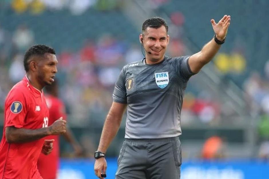 El &aacute;rbitro guatemalteco Mario Escobar Toca est&aacute; entre los preseleccionados para el Mundial Qatar 2022. (Foto: AFP)