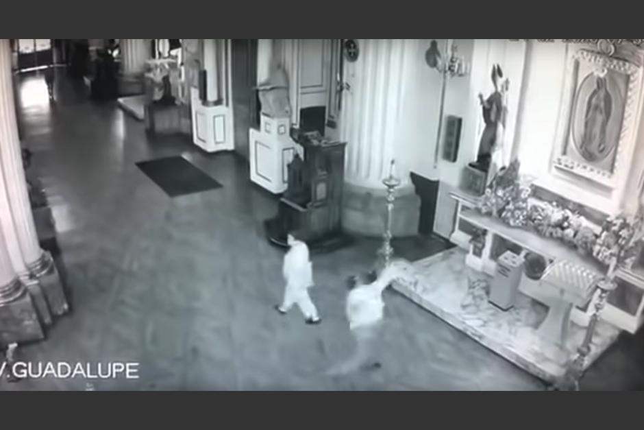 El hombre fue detenido momentos despu&eacute;s del hecho. (Foto: captura video)&nbsp;