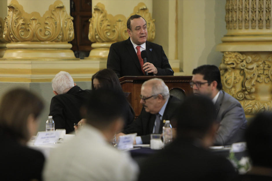 El presidente Alejandro Giammattei sancionó la ley que regula las Organizaciones No Gubernamentales (ONG) y entrará en vigencia en ocho días. (Foto: Presidencia)